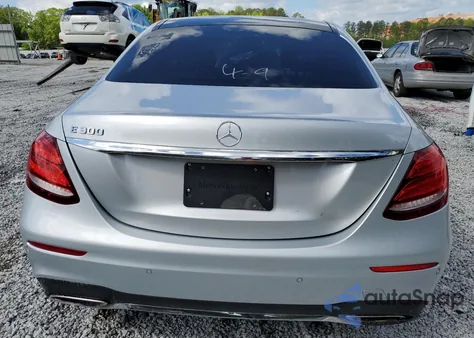 2017 Mercedes-Benz E 300 z USA, uszkodzony, nr VIN WDDZF4JB2HA192563